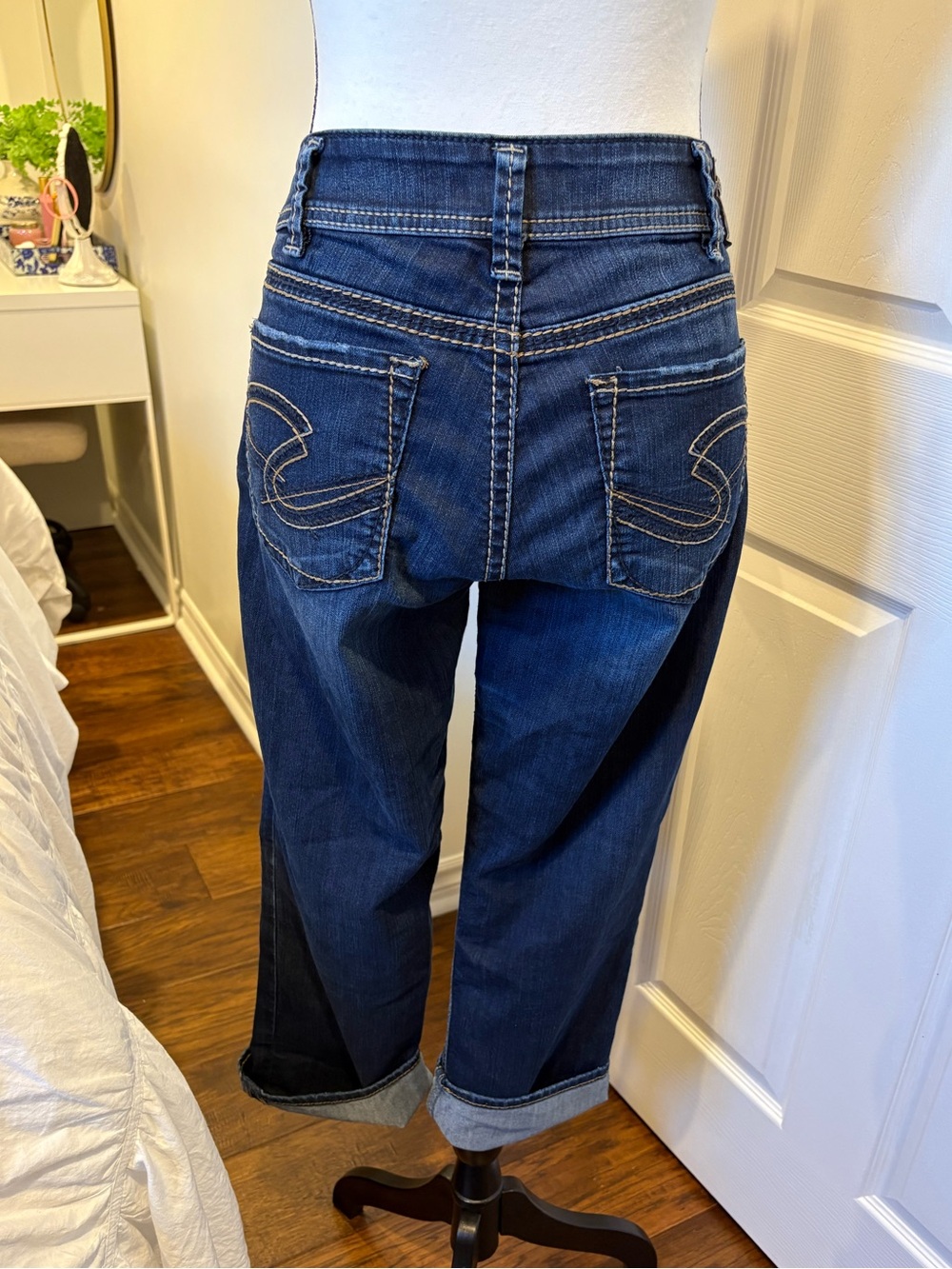 Silver Suki Capri Dark Wash Stretch Denim Jeans W31 Cuffed Hem
